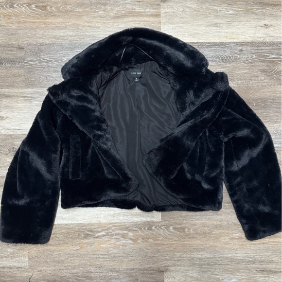 Black Faux Fur crop Jacket - Picture 4 of 5